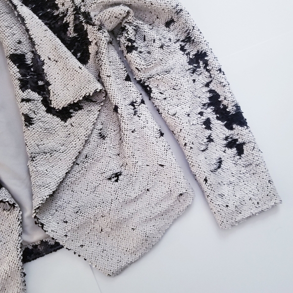CUPCAKES & CASHMERE Bellwood Sequined Jacket - Picture 11 of 16